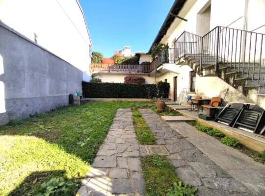2 Locali - Corte bifamiliare con giardino